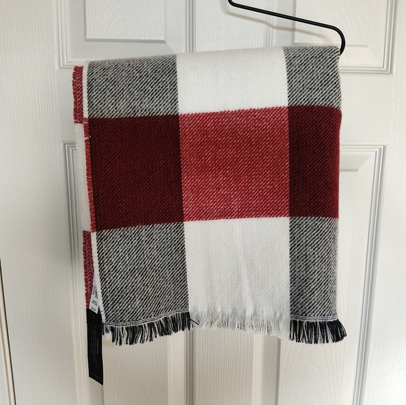 NWT Banana Republic Poncho/Scarf Wrap Buffalo Plaid - Picture 5 of 8